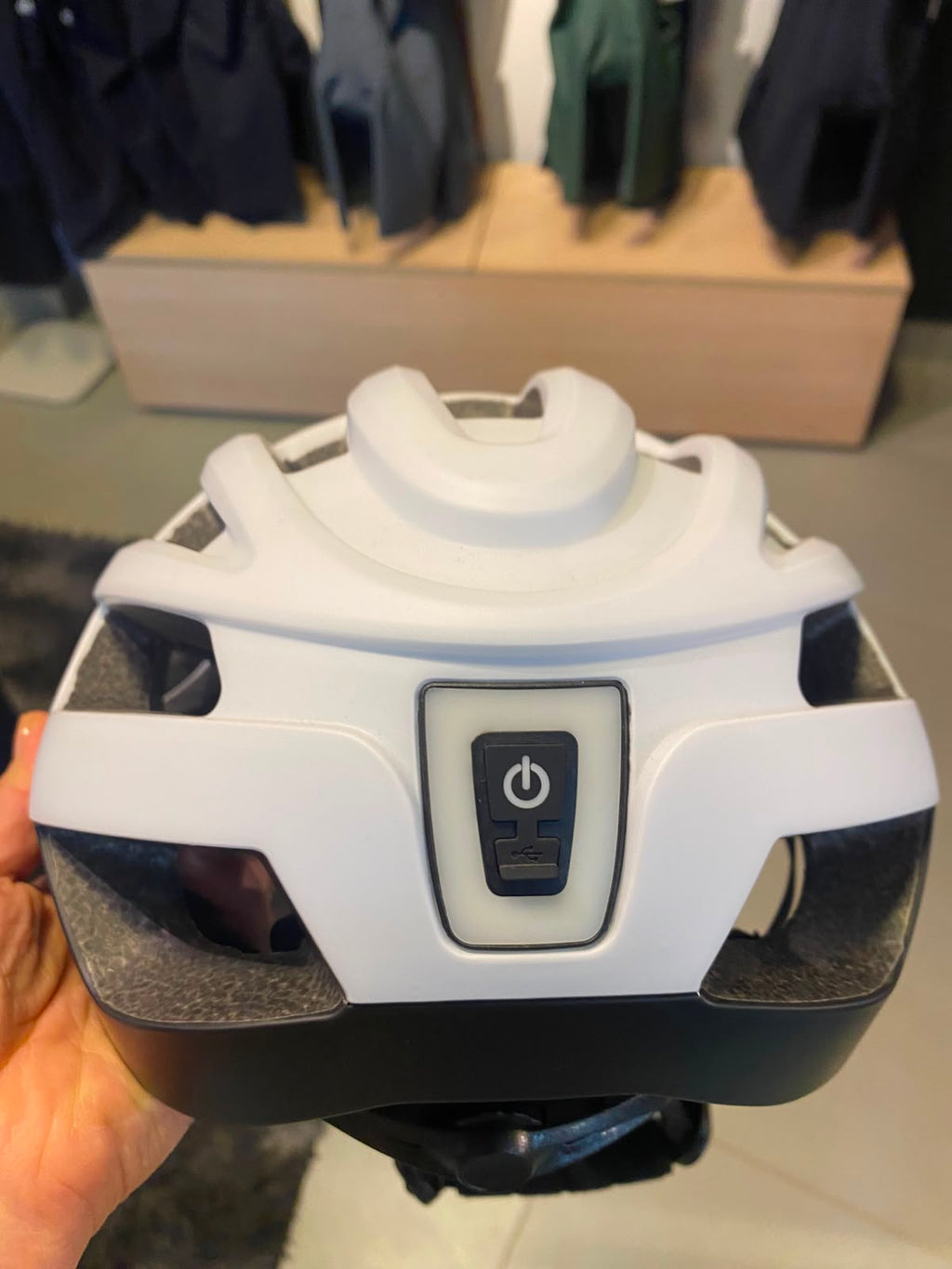 CASCO STL LUZ TRASERA RECARGABLE