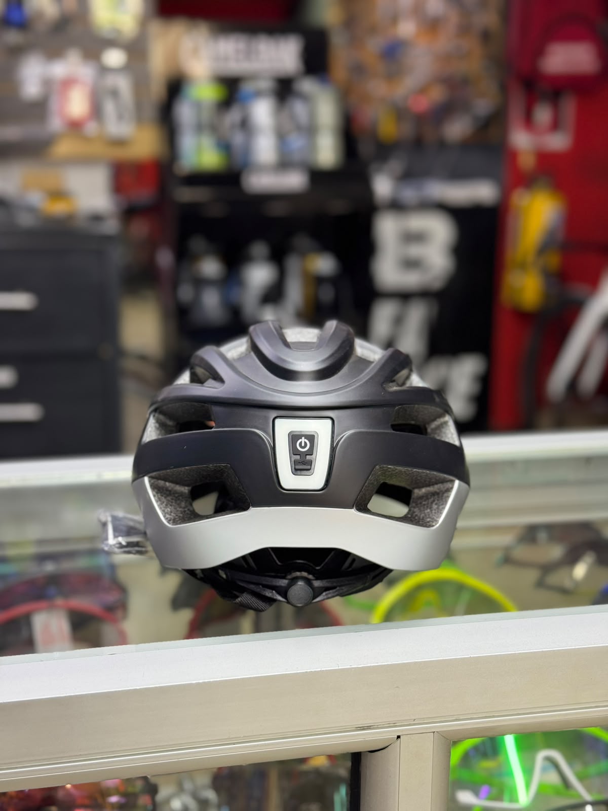 CASCO STL LUZ TRASERA RECARGABLE